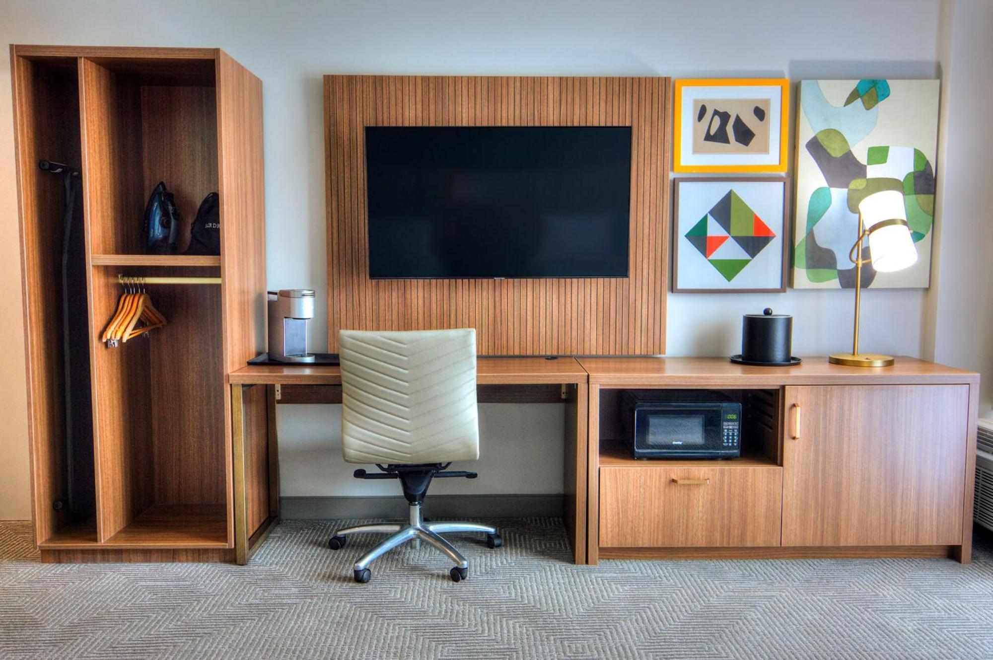 Hotel Gainesville-university Center By Ihg 3*